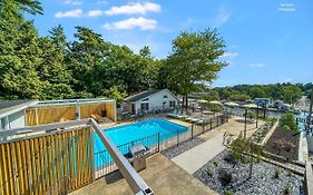 Holiday Hill Resort
