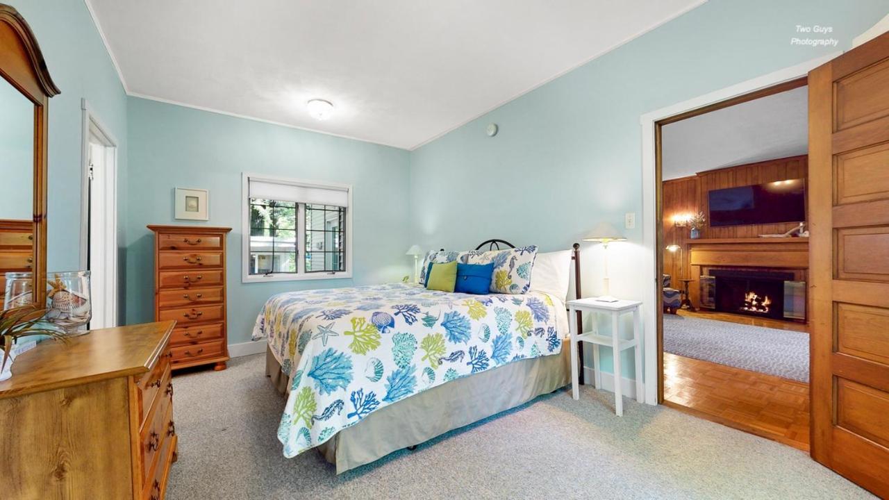 Holiday Hill Resort Saugatuck Exterior photo